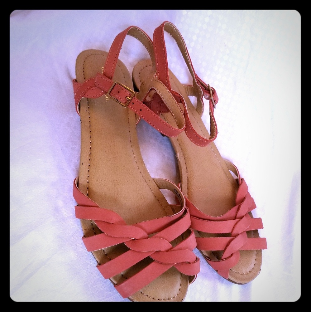 Cute coral summer strappy sandals flat